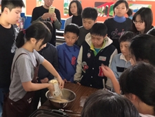 2017/3/22 三芝興華國小【九州鬆餅 快樂 & 微笑 愛分享】